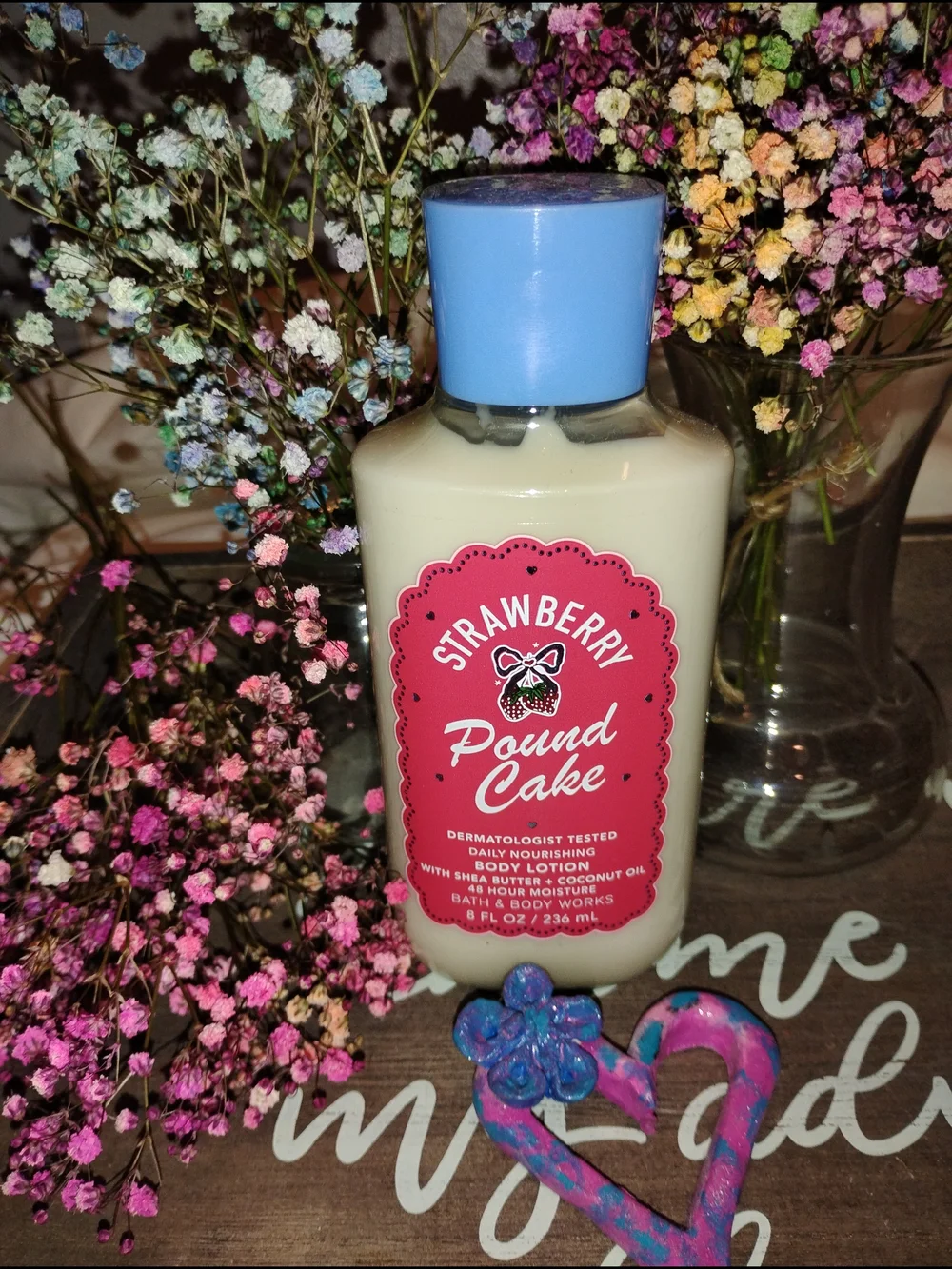 Bath & Body Works Strawberry Pound Cake Lotion - Cream & Blue
